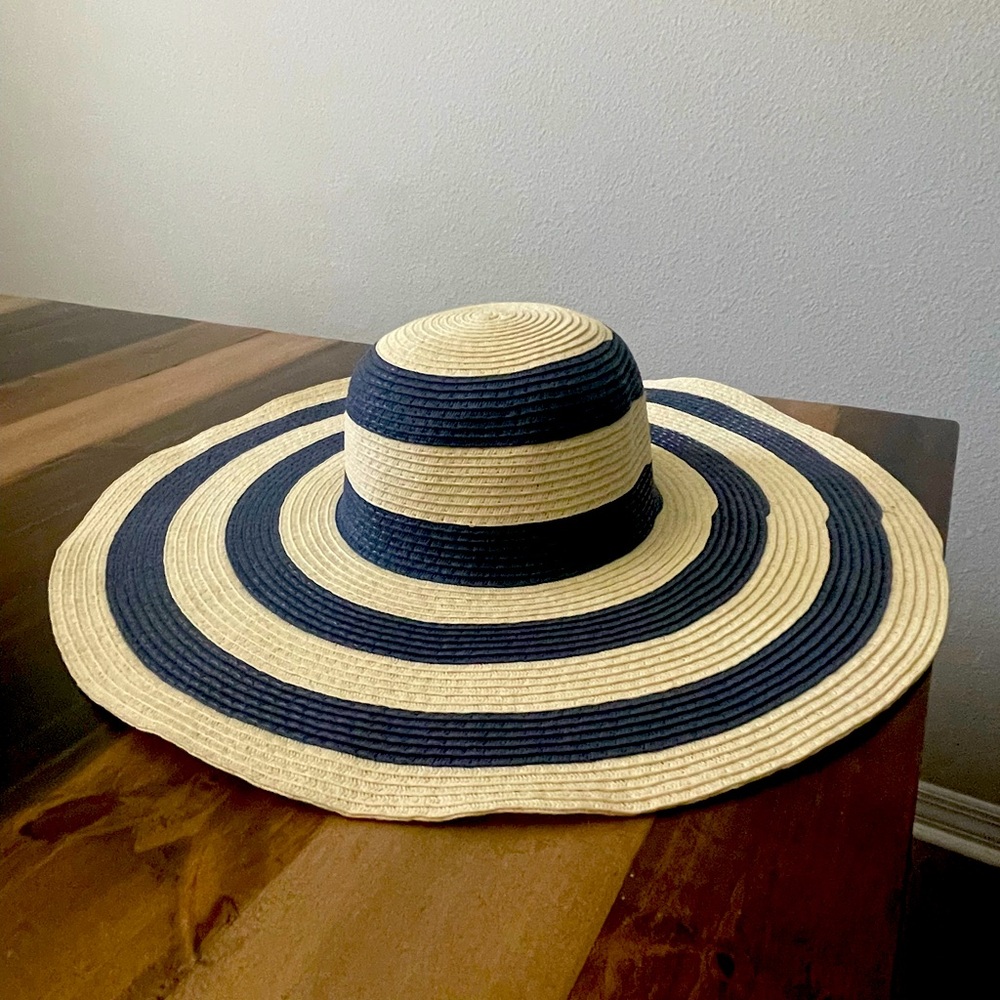 Beautiful blue and cream beach hat